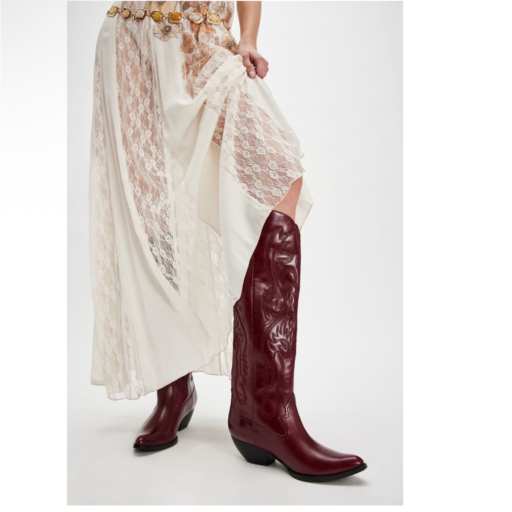 Free People Finn talk western boots size 9 in Merlot color.